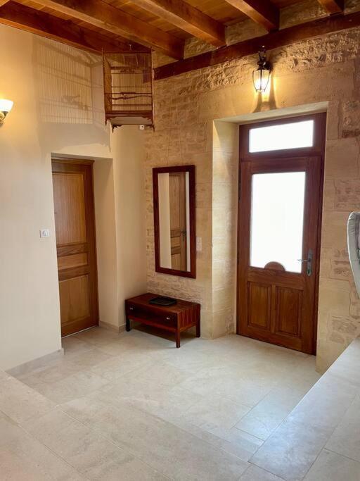 Charming 19Th Century Farmhouse With Pool วีทรัค ภายนอก รูปภาพ